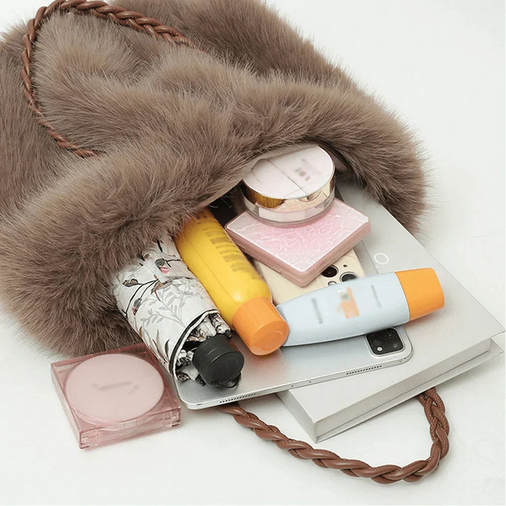 I Tote Bag with soft structure and chain strap