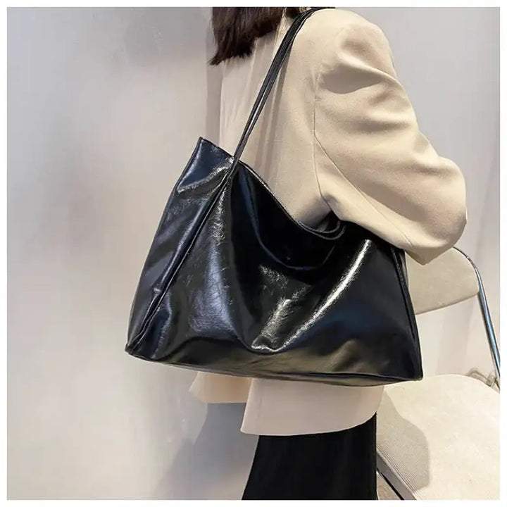 Shoulder Handbag in Trendy Leather