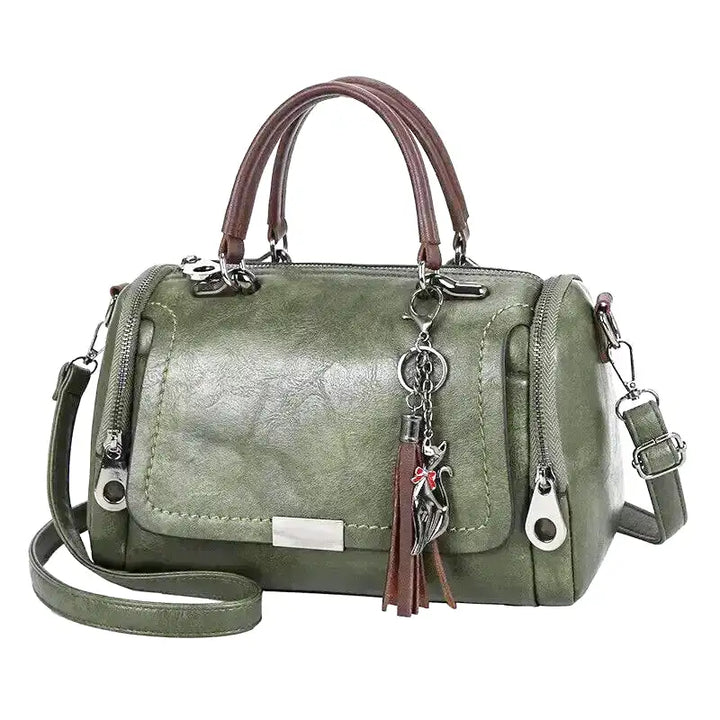 Spacious Handbag in Soft Leather with Strap and Zipper Closure